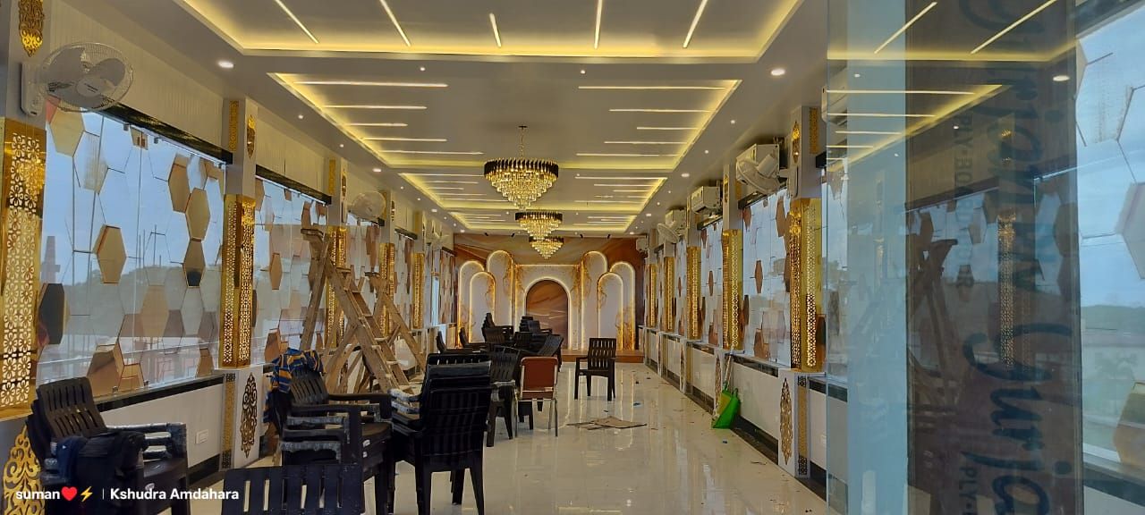 Banquet corridor with chandeliers